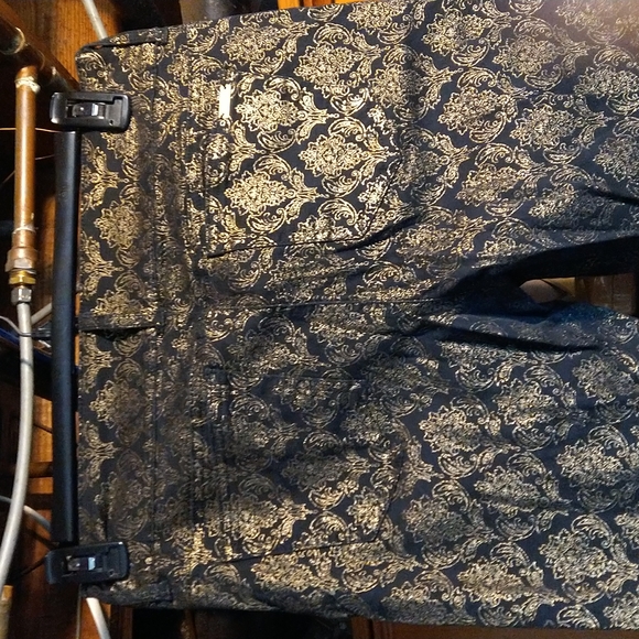 He got started in the wrong way I can go pants size 10 - Picture 3 of 3